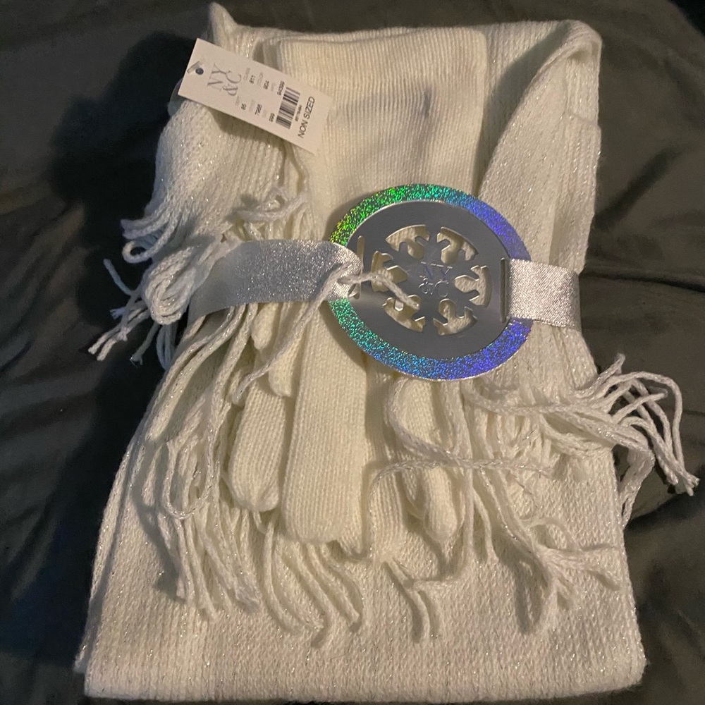 Scarf and glove set